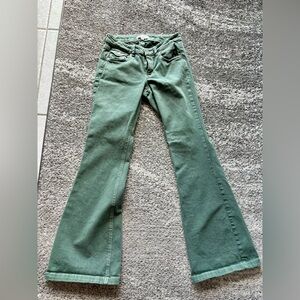 Garage , low rise Flared Jeans size 6, super cute to wear